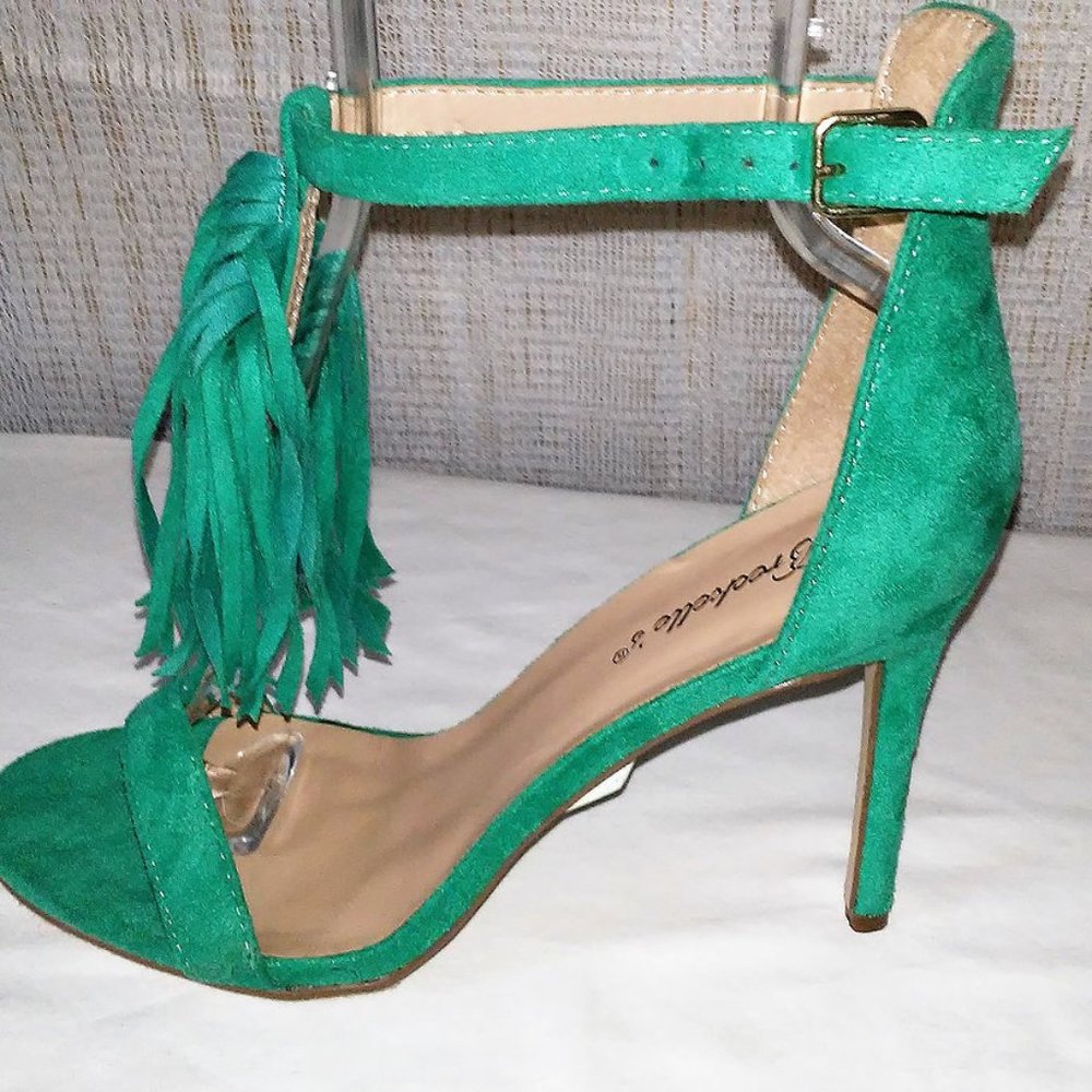 Sandal - Picture 3 of 5